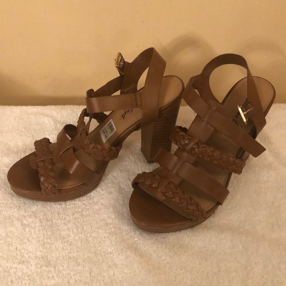 American eagle 8.5 women’s platform heels